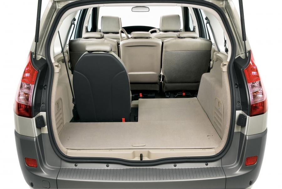  Renault Grand Scenic 2004 года  (фото 16 из 47)